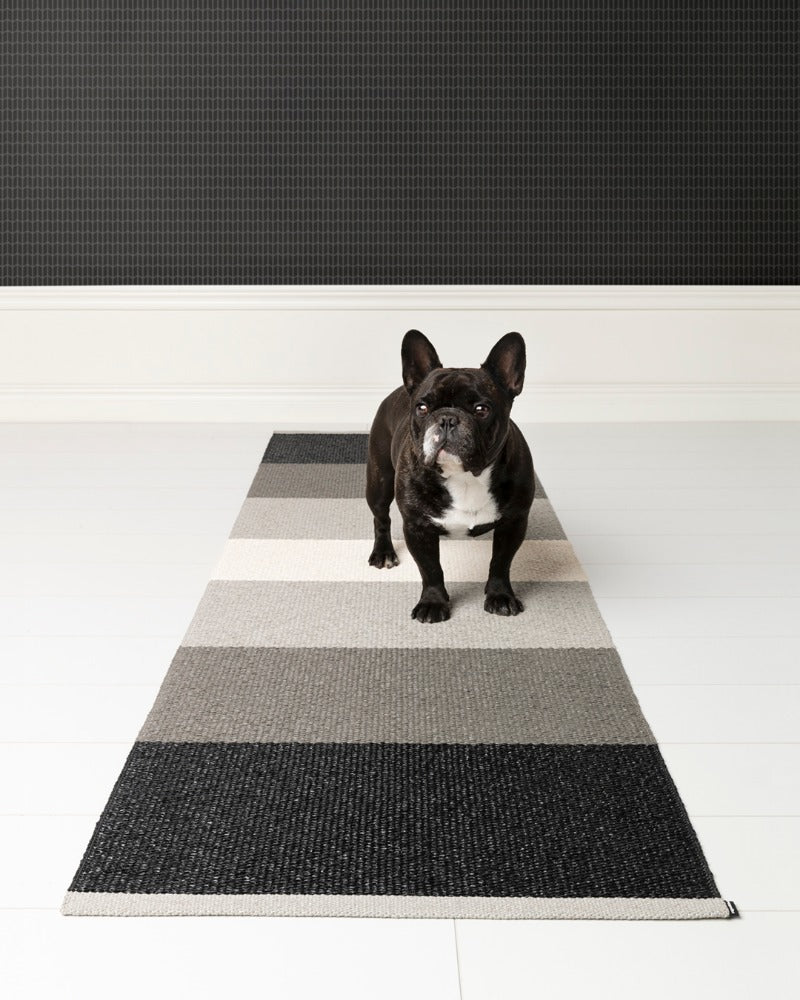 70x160cm / 2.25x5.25ft KIM RUG - Black