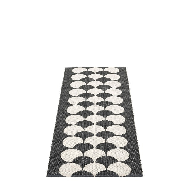 70x150cm / 2.25x5ft Poppy rug Bio Edition BLACK/VANILLA